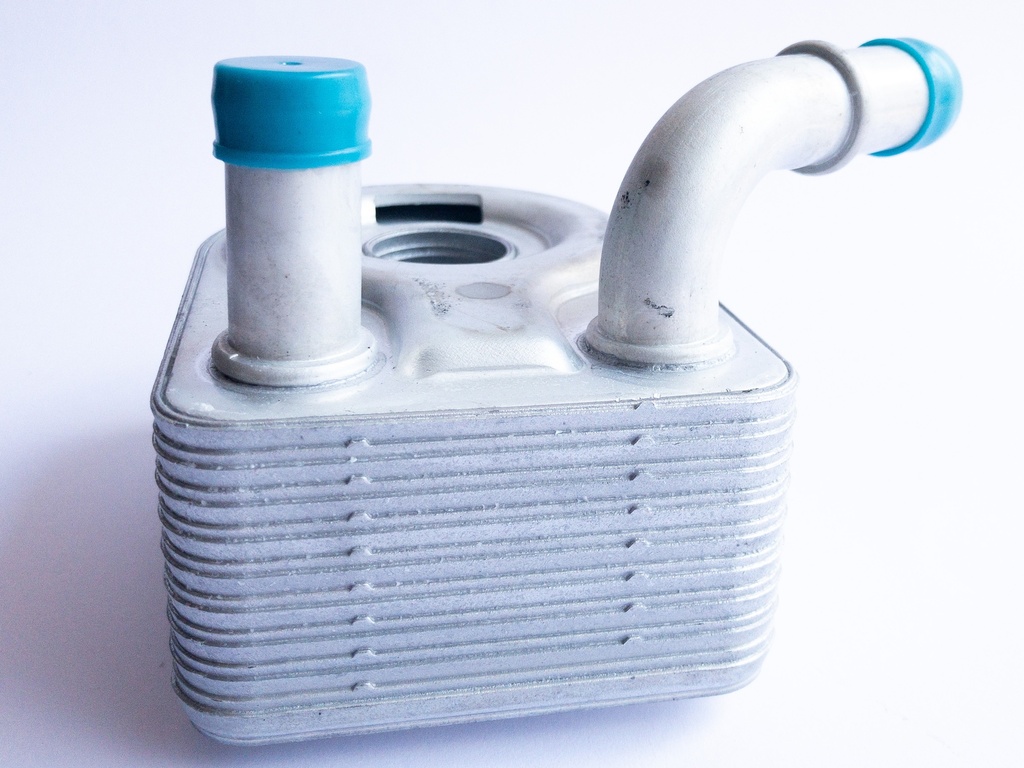 Enfriador de aceite para motor    7S7G6B856CA Ford